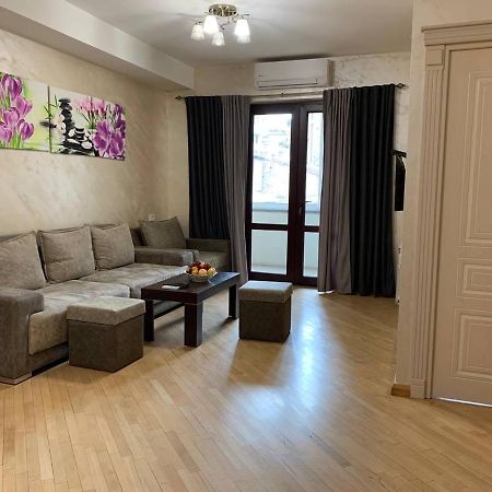Comfortable Apartment In Center Jerevan Buitenkant foto