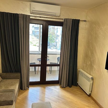 Comfortable Apartment In Center Jerevan Buitenkant foto