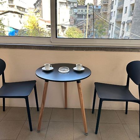 Comfortable Apartment In Center Jerevan Buitenkant foto
