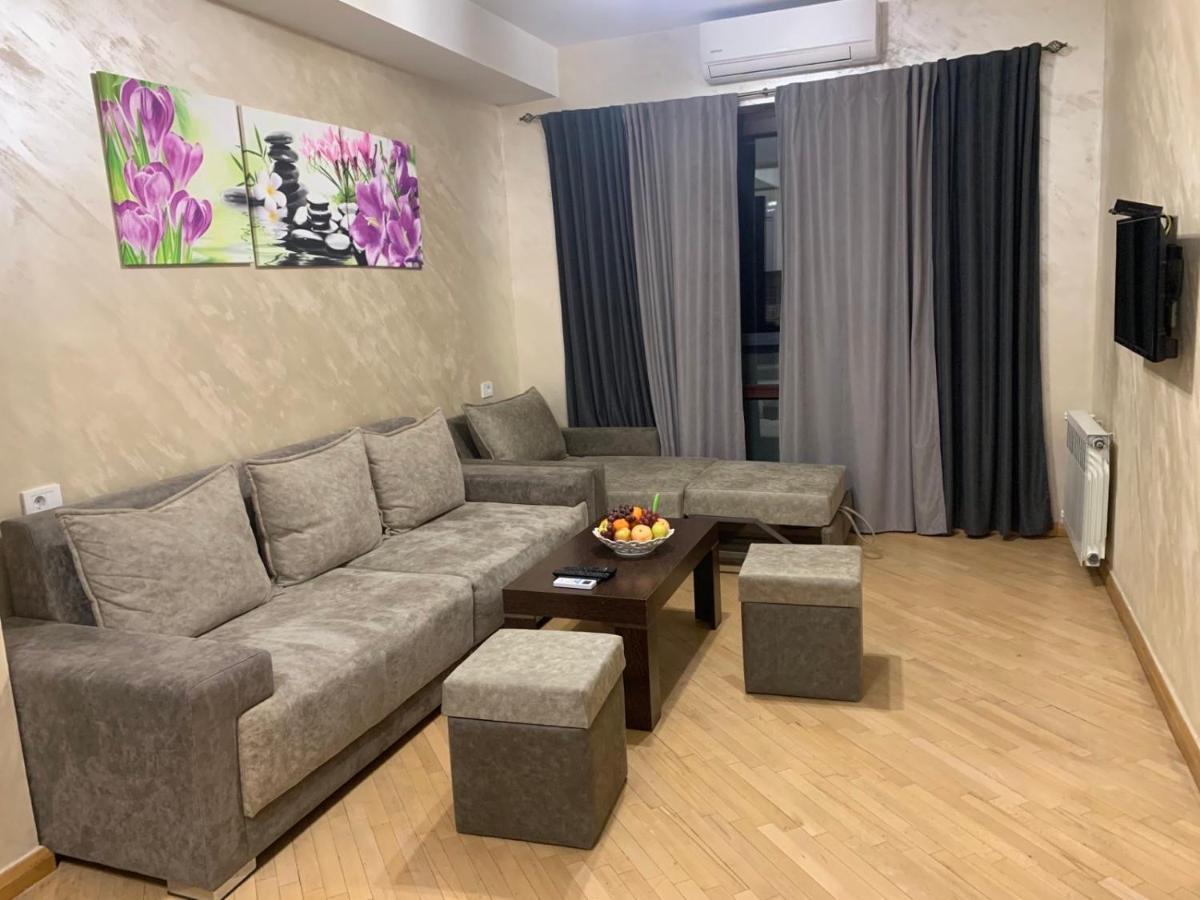 Comfortable Apartment In Center Jerevan Buitenkant foto