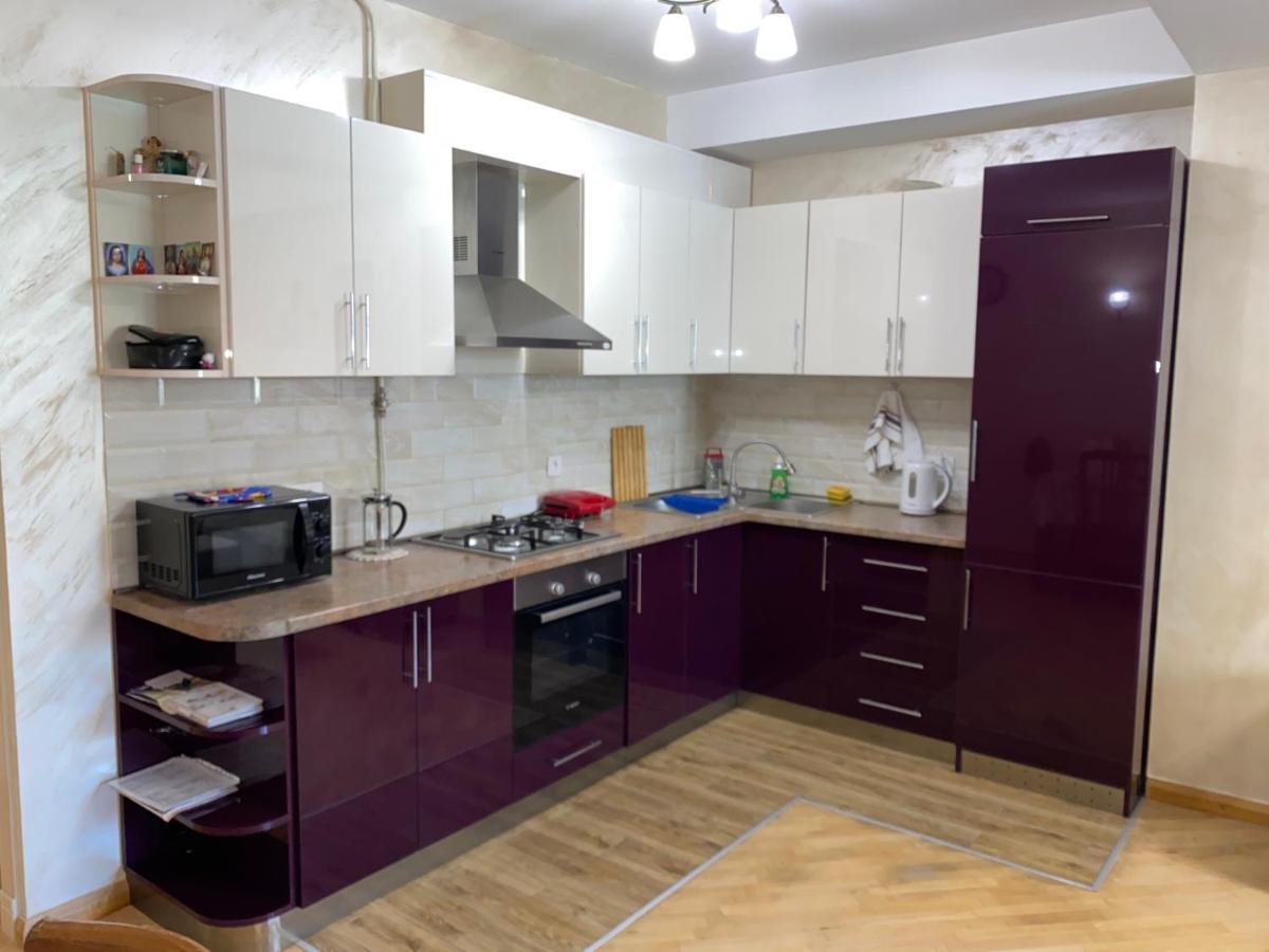 Comfortable Apartment In Center Jerevan Buitenkant foto