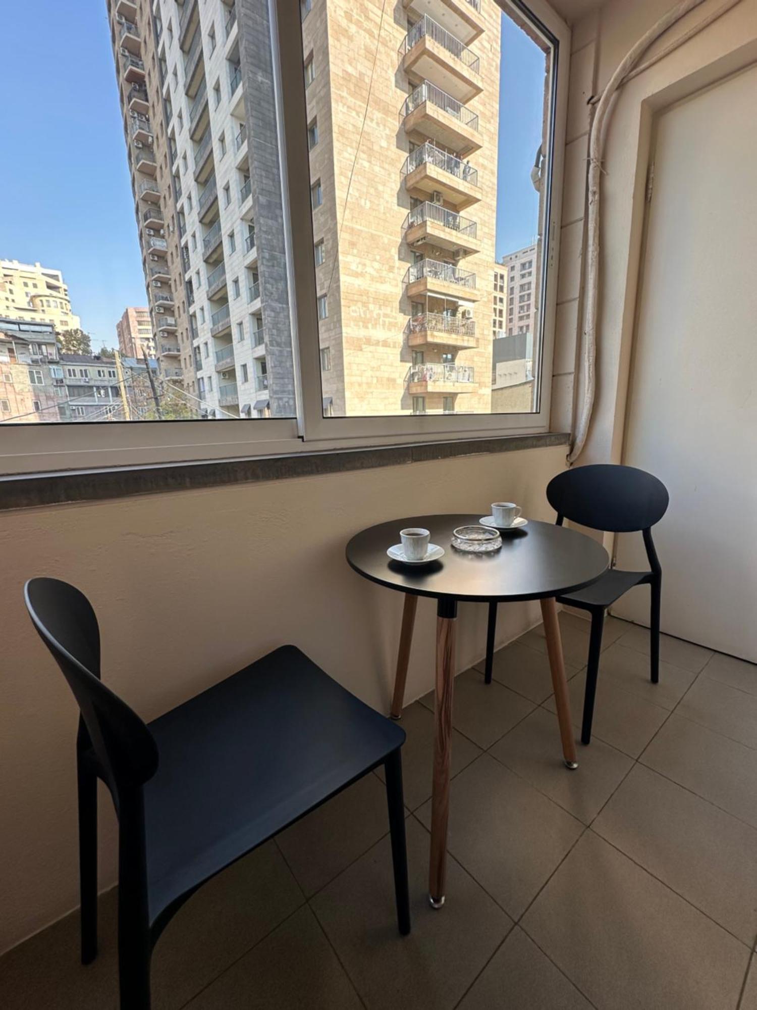 Comfortable Apartment In Center Jerevan Buitenkant foto