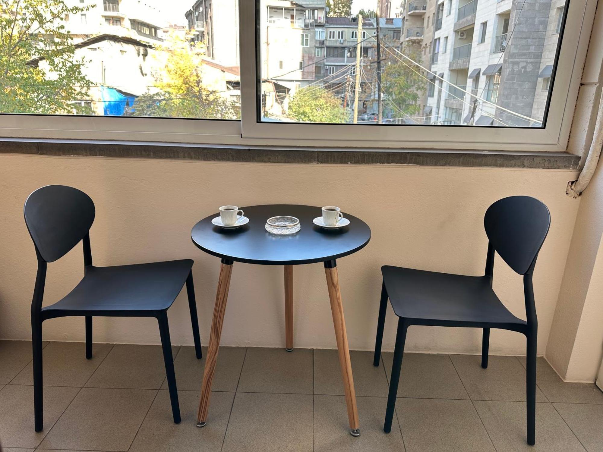 Comfortable Apartment In Center Jerevan Buitenkant foto