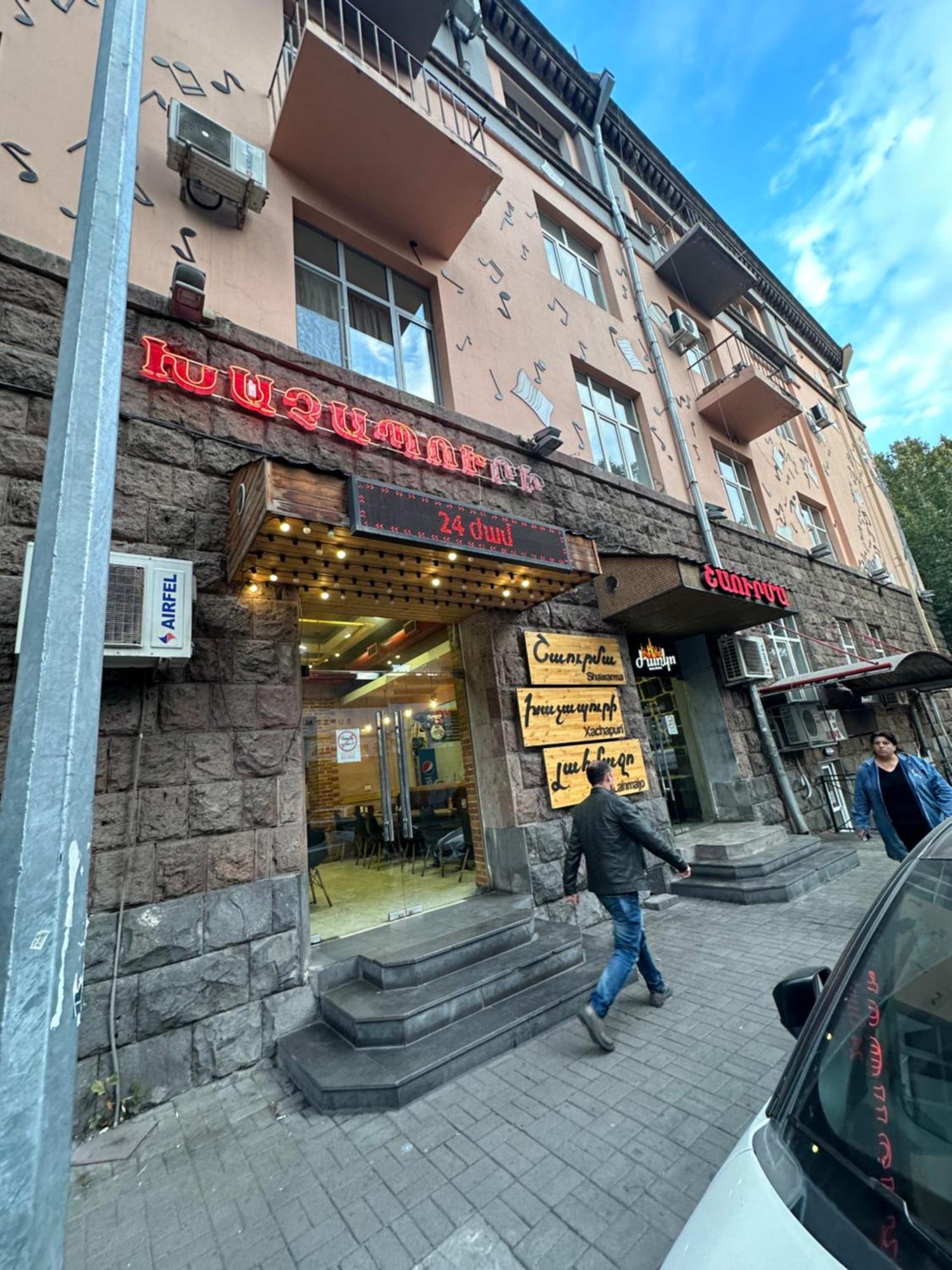 Comfortable Apartment In Center Jerevan Buitenkant foto