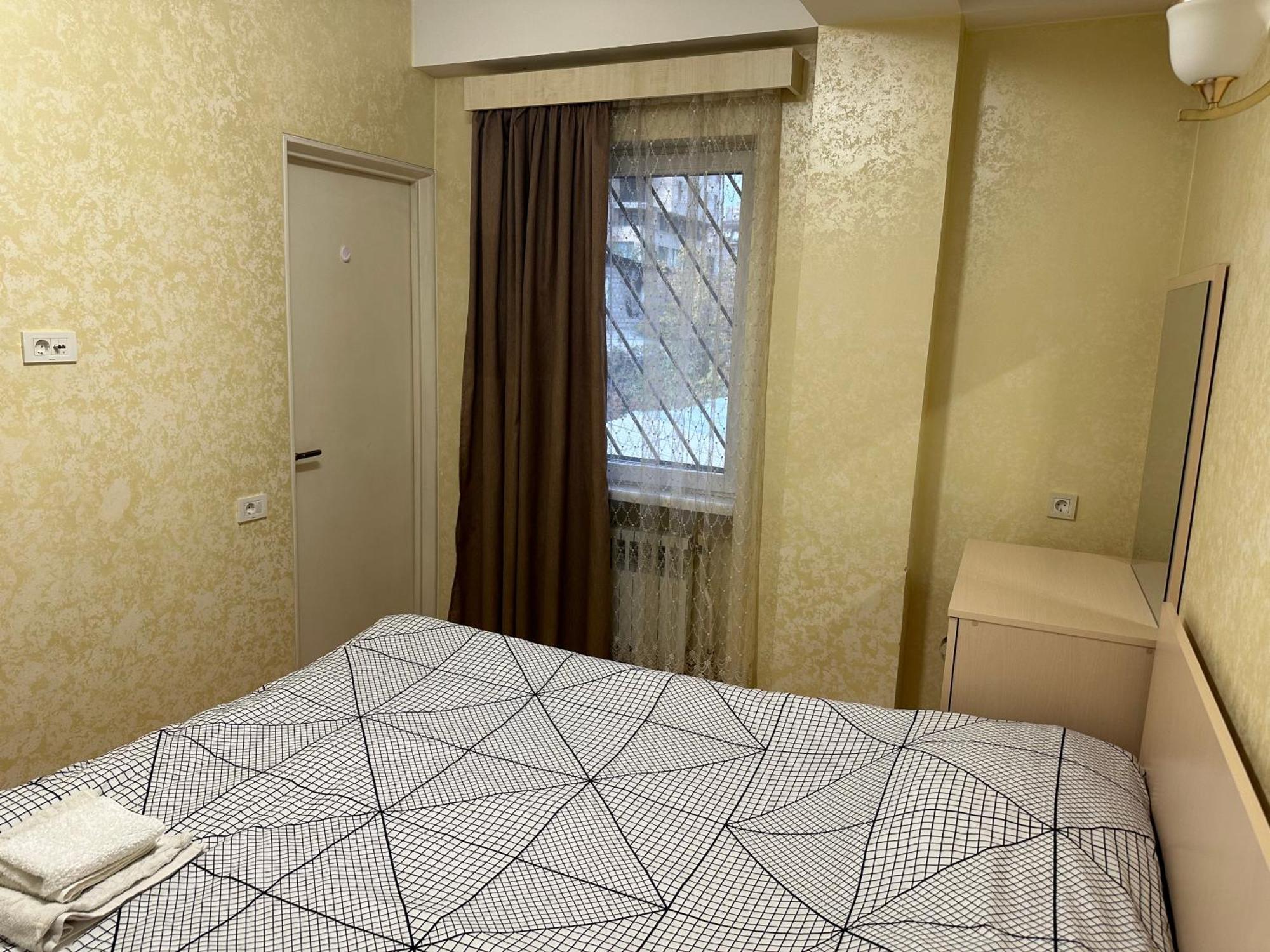 Comfortable Apartment In Center Jerevan Buitenkant foto