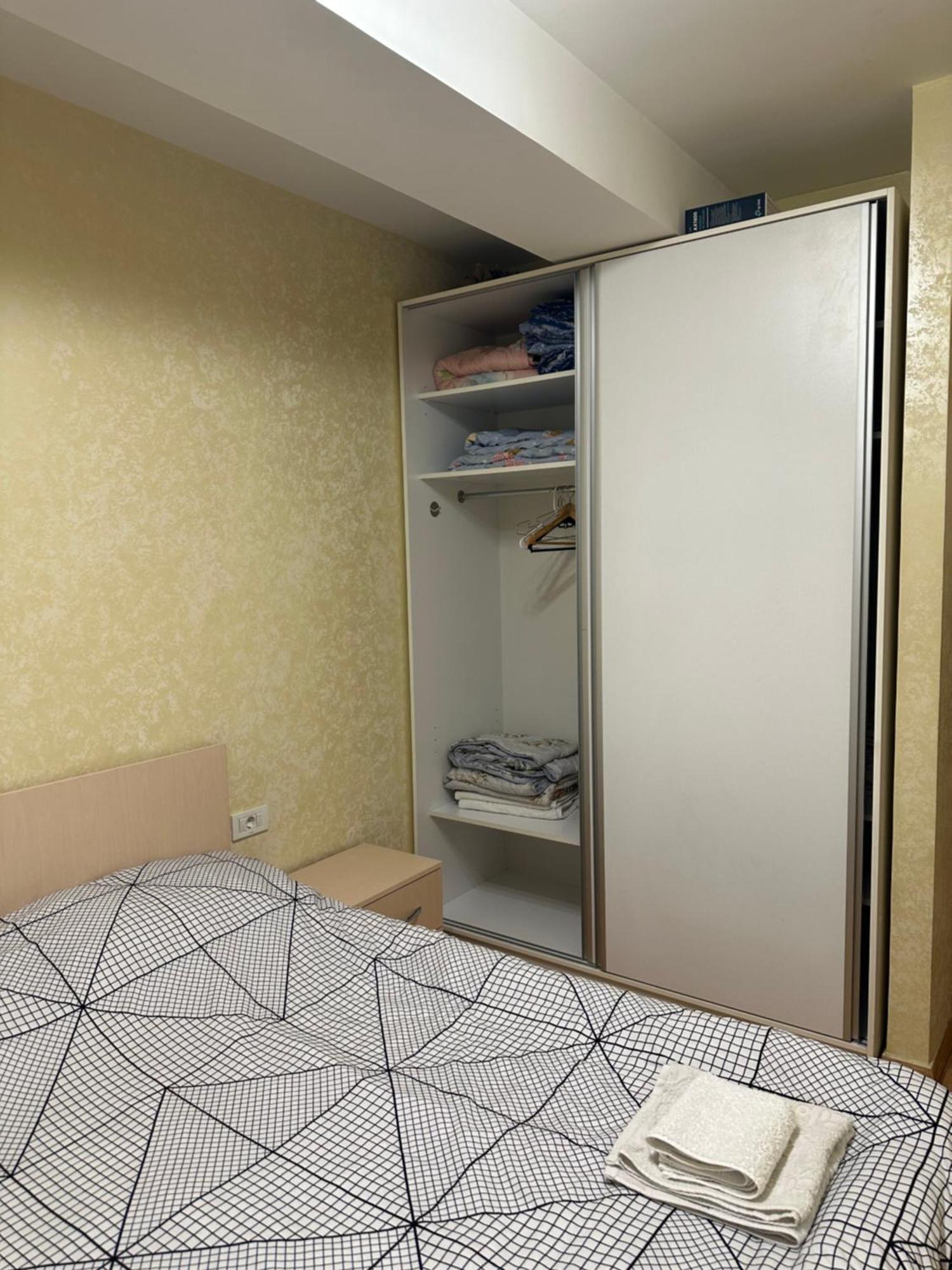 Comfortable Apartment In Center Jerevan Buitenkant foto