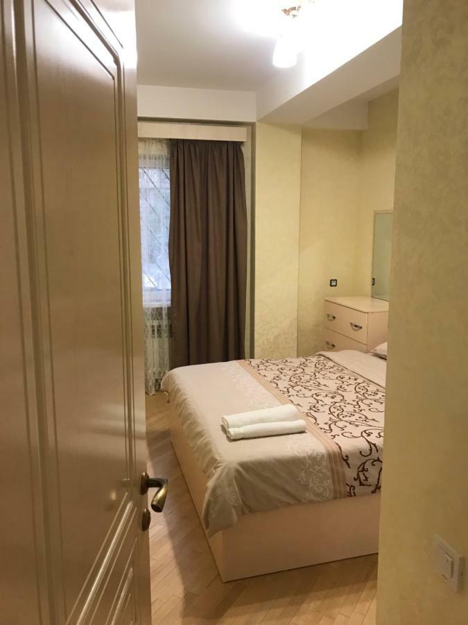 Comfortable Apartment In Center Jerevan Buitenkant foto