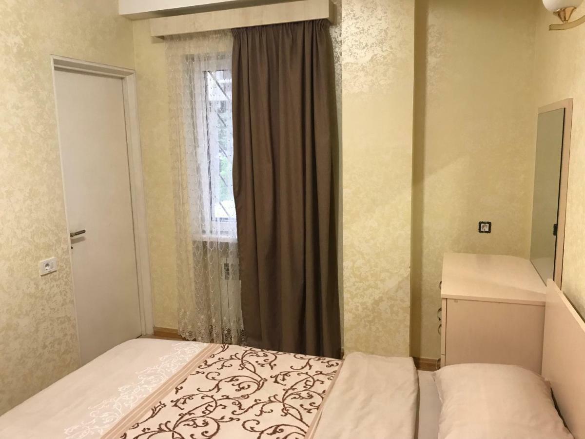Comfortable Apartment In Center Jerevan Buitenkant foto